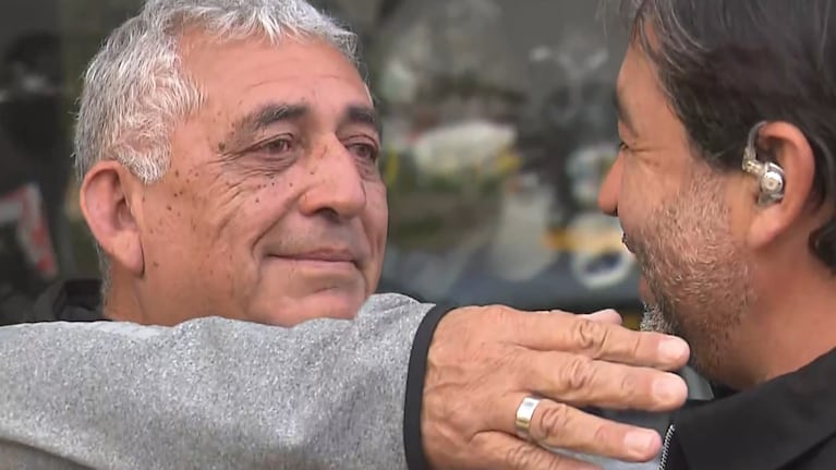 Oscar abrazó a Fredy Bustos en el móvil de El Show del Lagarto.