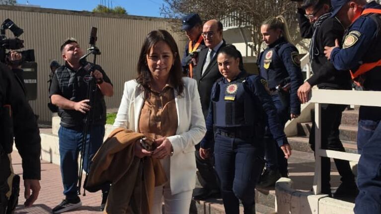 Oscar González junto a Cristina Vidal. Foto: El Doce.