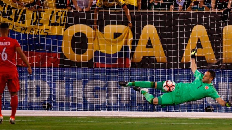 Ospina le sacó el penal a Trauco y se convirtió en figura.