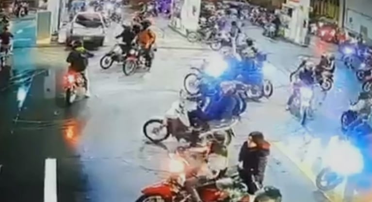 Otra horda de motos intentó atacar una Shell en Córdoba capital.