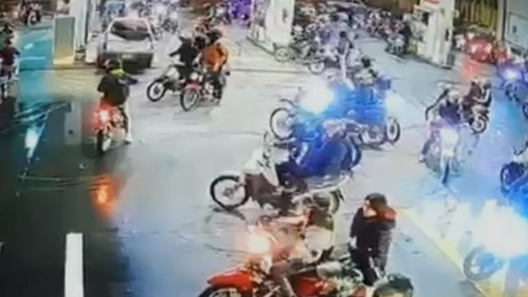 Otra horda de motos intentó atacar una Shell en Córdoba capital.
