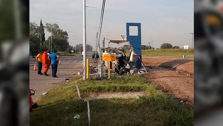 Otra muerte en la Ruta 9: un joven se estrelló contra una parada de colectivos