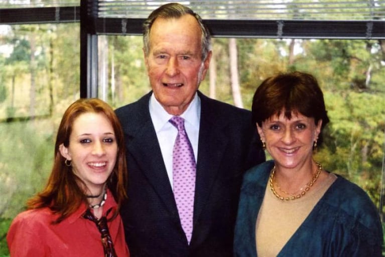 Otra mujer acusó a George Bush padre de acoso sexual