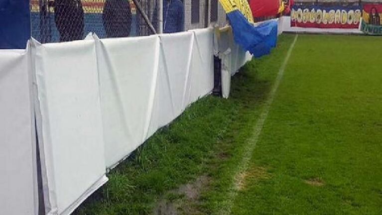 Otra pared casi provoca una nueva tragedia en el fútbol