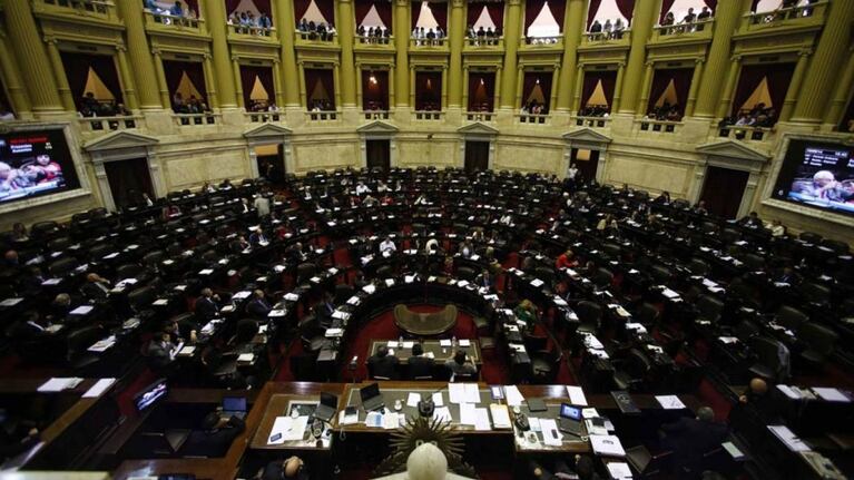 Otra suba salarial para diputados, otra crisis para los ciudadanos