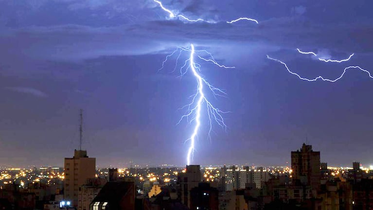 ¿Otra vez granizo? Alerta por tormentas fuertes en Córdoba