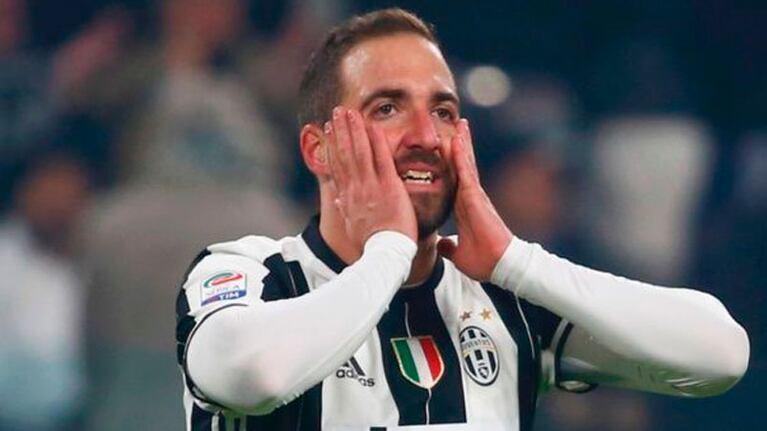 Otra vez las cargadas para Gonzalo Higuaín.