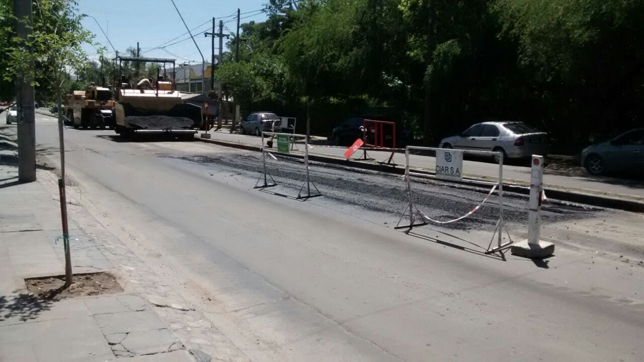 Otra vez las máquinas trabajando en la misma cuadra que la semana pasada.