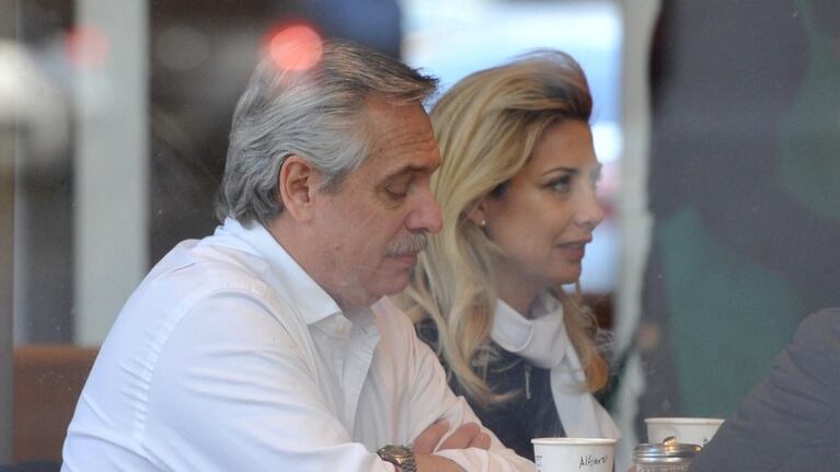 Otros tiempos: Alberto Fernández y Fabiola Yañez tomando un café.