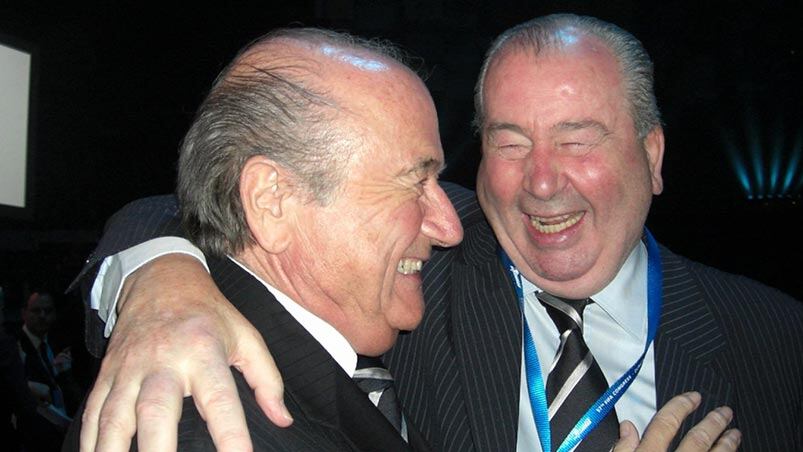 Otros tiempos. Grondona y Blatter, sonrientes en el mando de la FIFA.