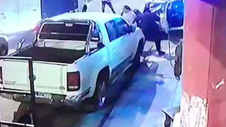 Otto fue baleado y cayó muerto sobre el pavimento.