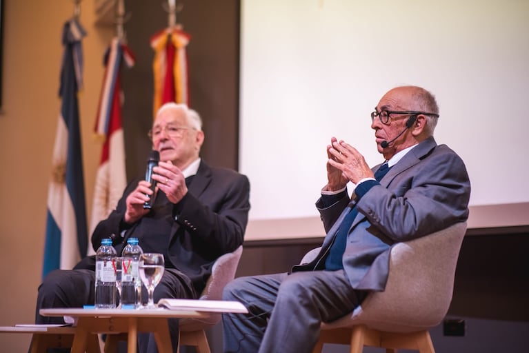 Oulton presentó “La imagen y la vida”, el libro que recorre casi cinco décadas de una historia que sigue escribiéndose
