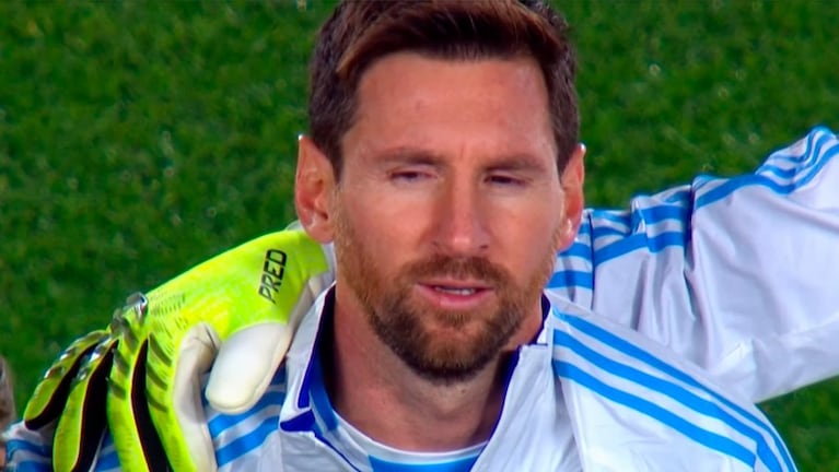 Ovación y quiebre en el himno: la salida de Messi a su último partido oficial con Argentina en el país