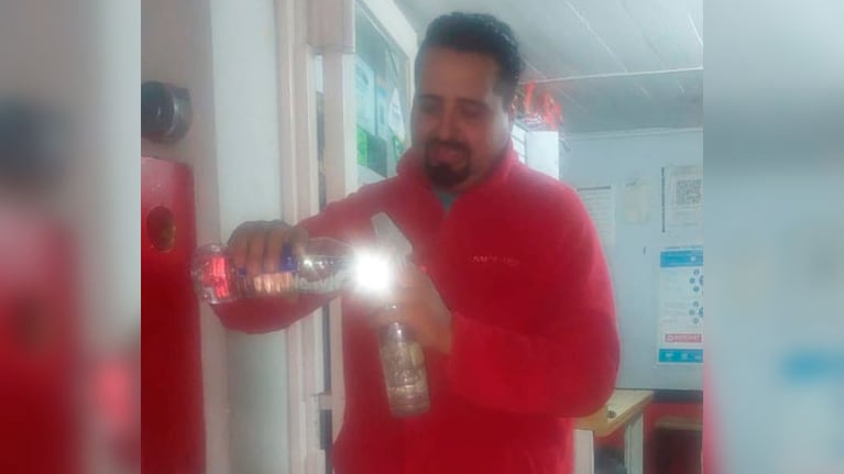 Pablo Altamirano trabaja de playero desde hace seis años.