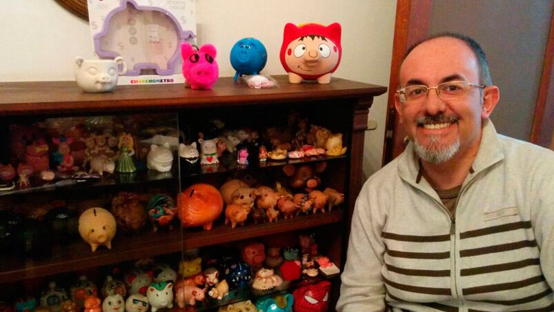 Pablo, el coleccionista de chanchos.