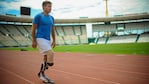 Pablo entrenando en el Kempes con las prótesis que hoy le robaron.