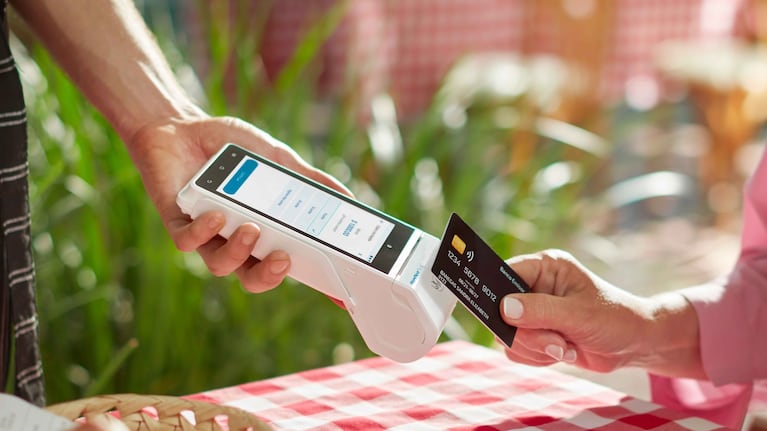 Pagos con tarjeta de crédito. Contactless. Sin contacto. Posnet. Terminal de pago. (Foto: Prisma).