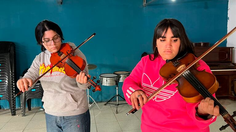 Paloma y Agustina fueron las primeras integrantes de la orquesta Los Benjaminos.
