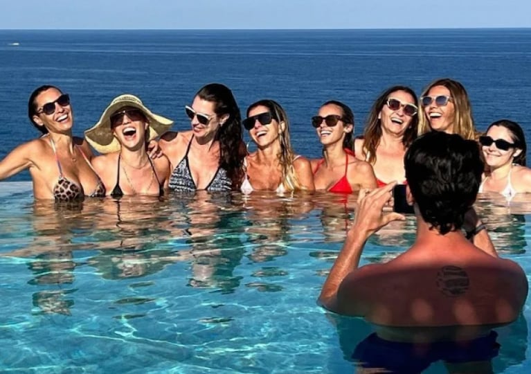 Pampita de vacaciones en Ibiza: viajó con su familia y amigas por canje
