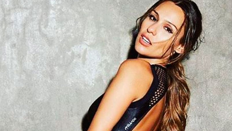 Pampita fue declarada persona no grata por la gente que vive en el complejo.