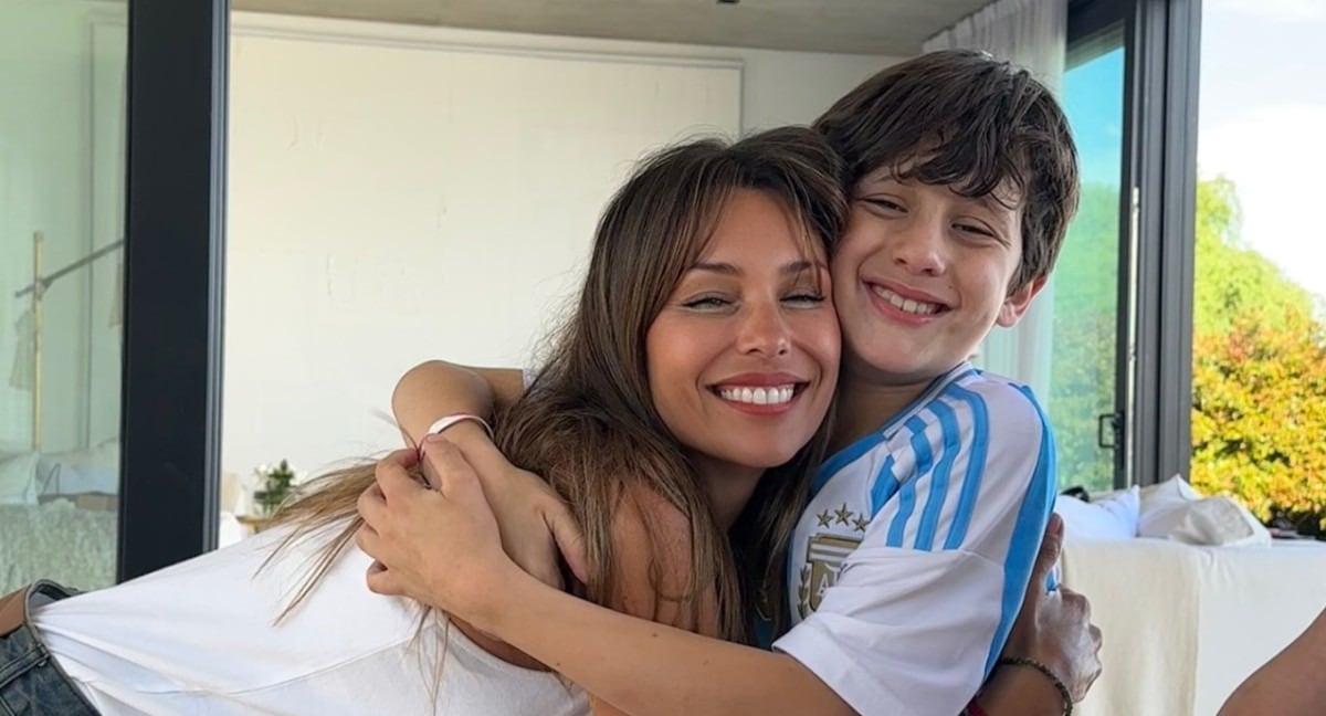 Pampita junto a su hijo Benicio, que este sábado cumplió 10 años.