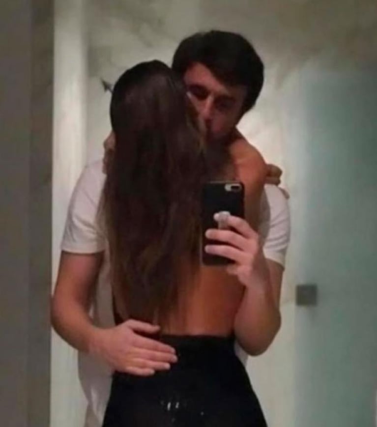 Pampita reveló por qué le pidió a su novio que borre una foto íntima