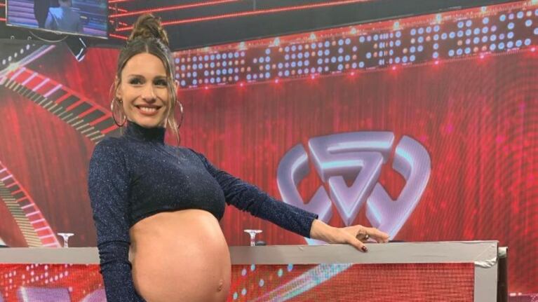 Pampita siguió trabajando hasta horas antes del parto.