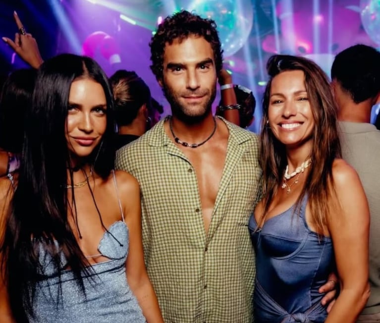 Pampita viajó a Ibiza y estuvo en una reconocida fiesta.