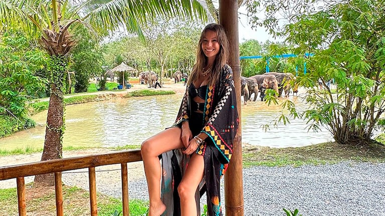 Pampita visitó el santuario de elefantes en Tailandia.