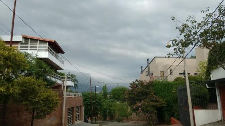 Pánico en el Cerro de las Rosas por el derrumbe de un terraplén