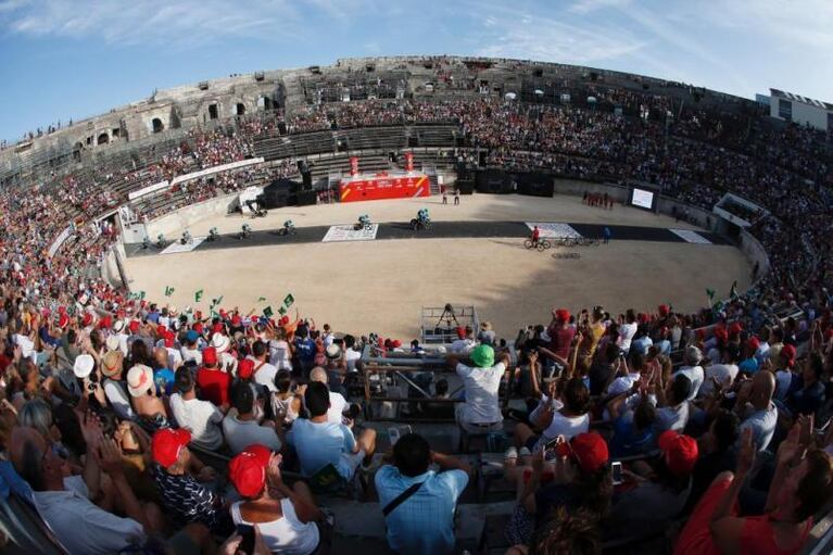 Pánico en Nimes: detuvieron a un hombre armado