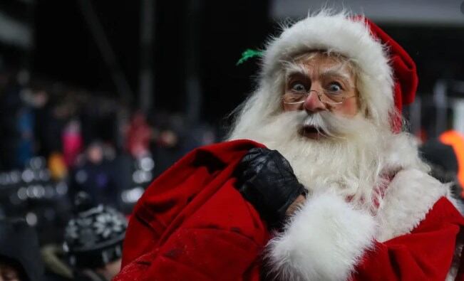 “Papá Noel es argento”, dijo el tío, “le viene como anillo al dedo a la cultura nacional”.