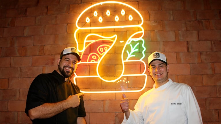 Para celebrar la apertura de esta nueva sucursal, Dante y Darío idearon una hamburguesa especial.