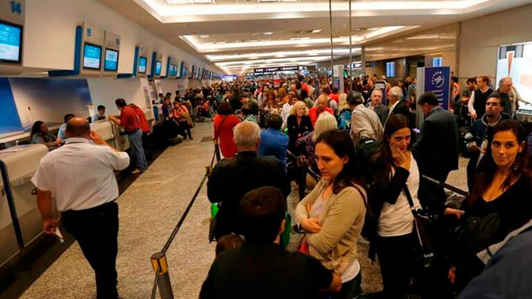 Para el Gobierno, es normal lo que pasa con Aerolíneas.