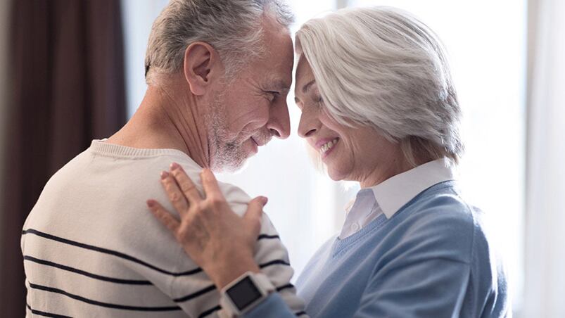 Para el varón que se siente seguro de sí mismo la edad nunca debe ser una barrera para gozar del placer sexual.