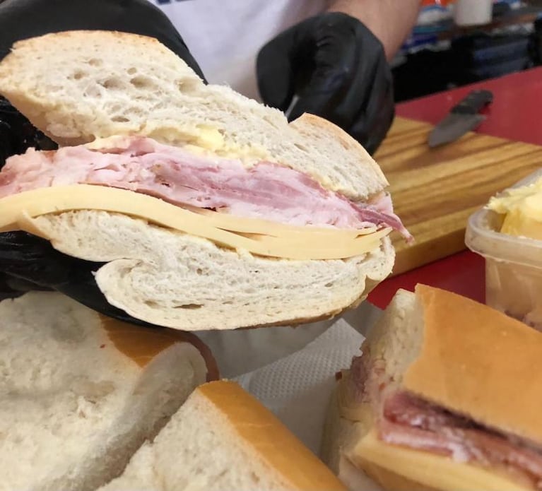 Parada Obligada: el mejor sándwich cordobés está en el Almacén de Quito