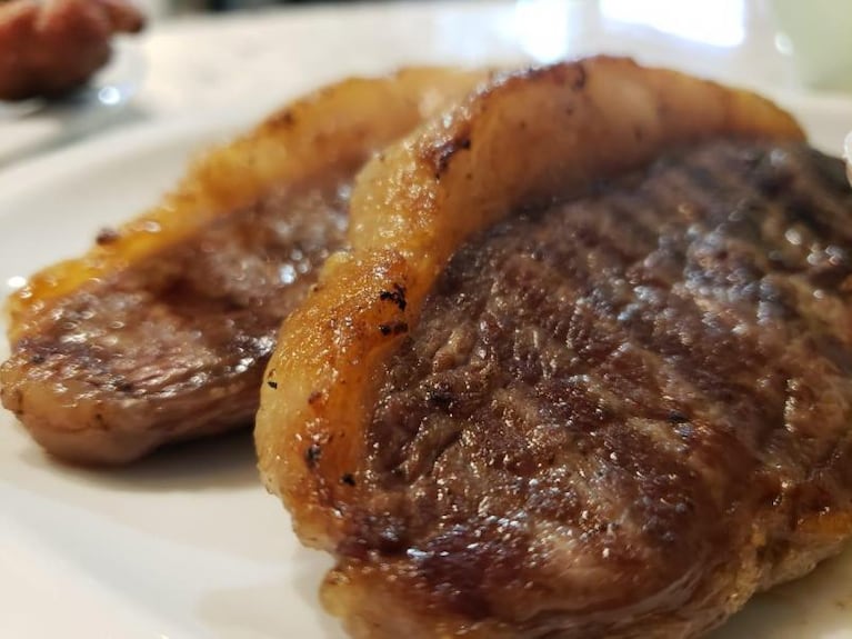 Parada Obligada: la barra parrilla del Mercado, una forma distinta de comer asado