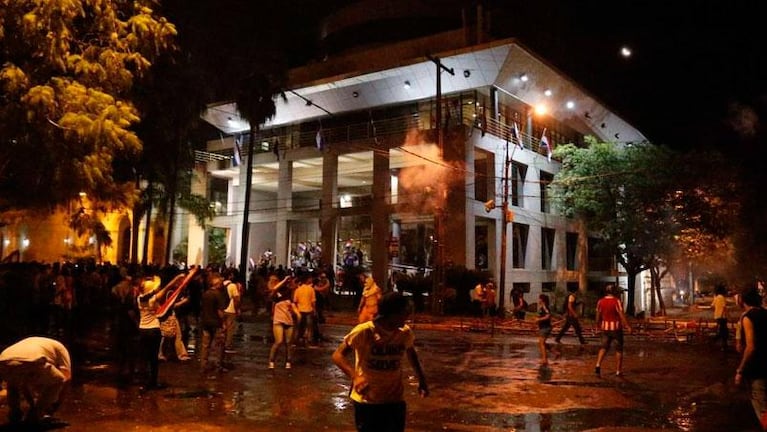 Paraguay: incendiaron el Congreso por la reelección presidencial