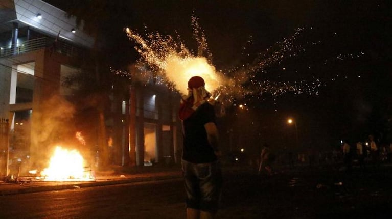 Paraguay: incendiaron el Congreso por la reelección presidencial