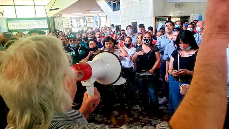 Paralizaron la Municipalidad: Rubén Daniele reapareció en una protesta del Suoem