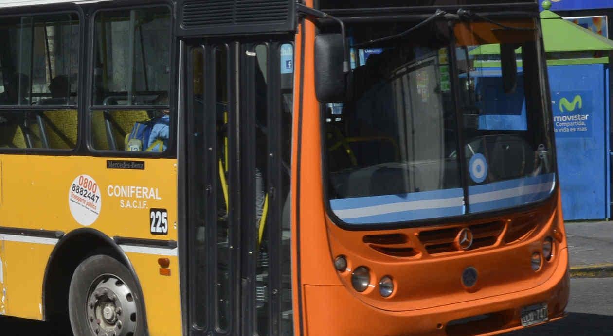 Paran varias líneas de colectivos hasta el mediodía