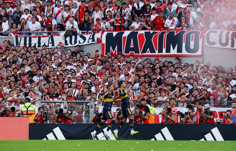 Paredes anotó el gol del triunfo de Boca ante River en el Monumental.