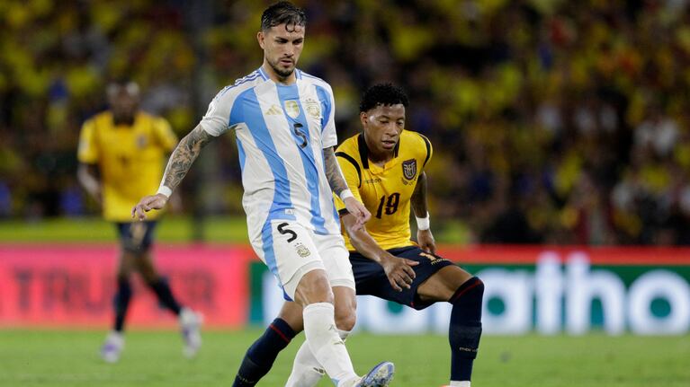 Paredes ante Ecuador en Guayaquil. REUTERS/Cristina Vega