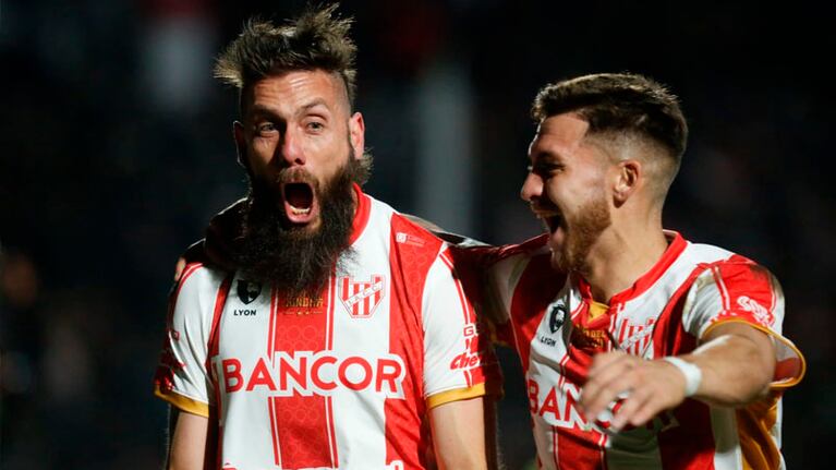 Parinsari y un grito de gol desaforado. Foto: Prensa Instituto.