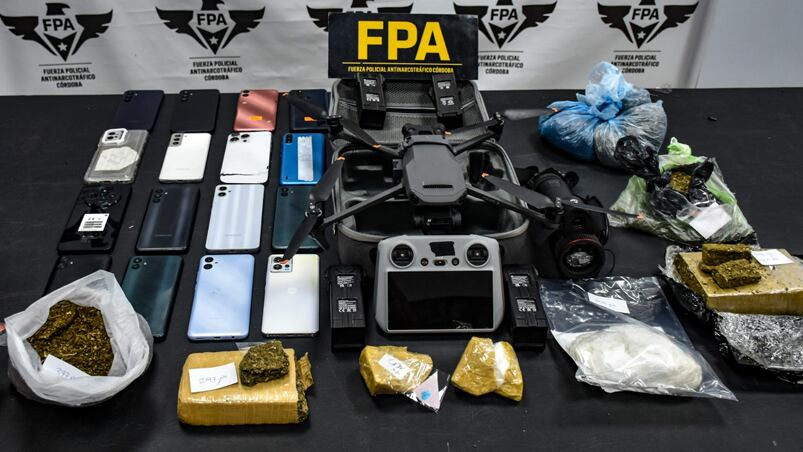 Parte de lo incautado en diversos allanamientos vinculados a la banda narco que metía drogas a Bouwer.
