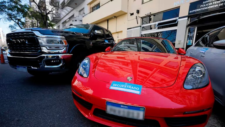 Parte de lo secuestrado a la banda en Argentina. Foto: La Nación.
