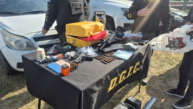 Parte de lo secuestrado a "Los Chinos" la banda que robaba autos y cayó en Córdoba. (Foto: prensa Policía)