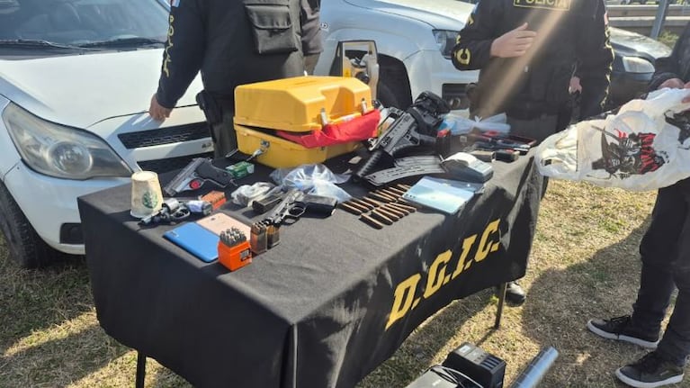 Parte de lo secuestrado a "Los Chinos" la banda que robaba autos y cayó en Córdoba. (Foto: prensa Policía)