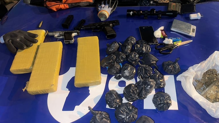 Parte de lo secuestrado por la Policía en el procedimiento.