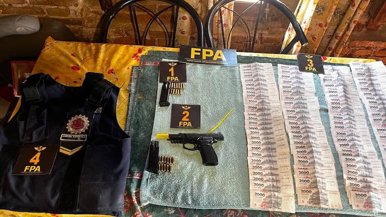 Parte de los elementos secuestrados en múltiples allanamientos.